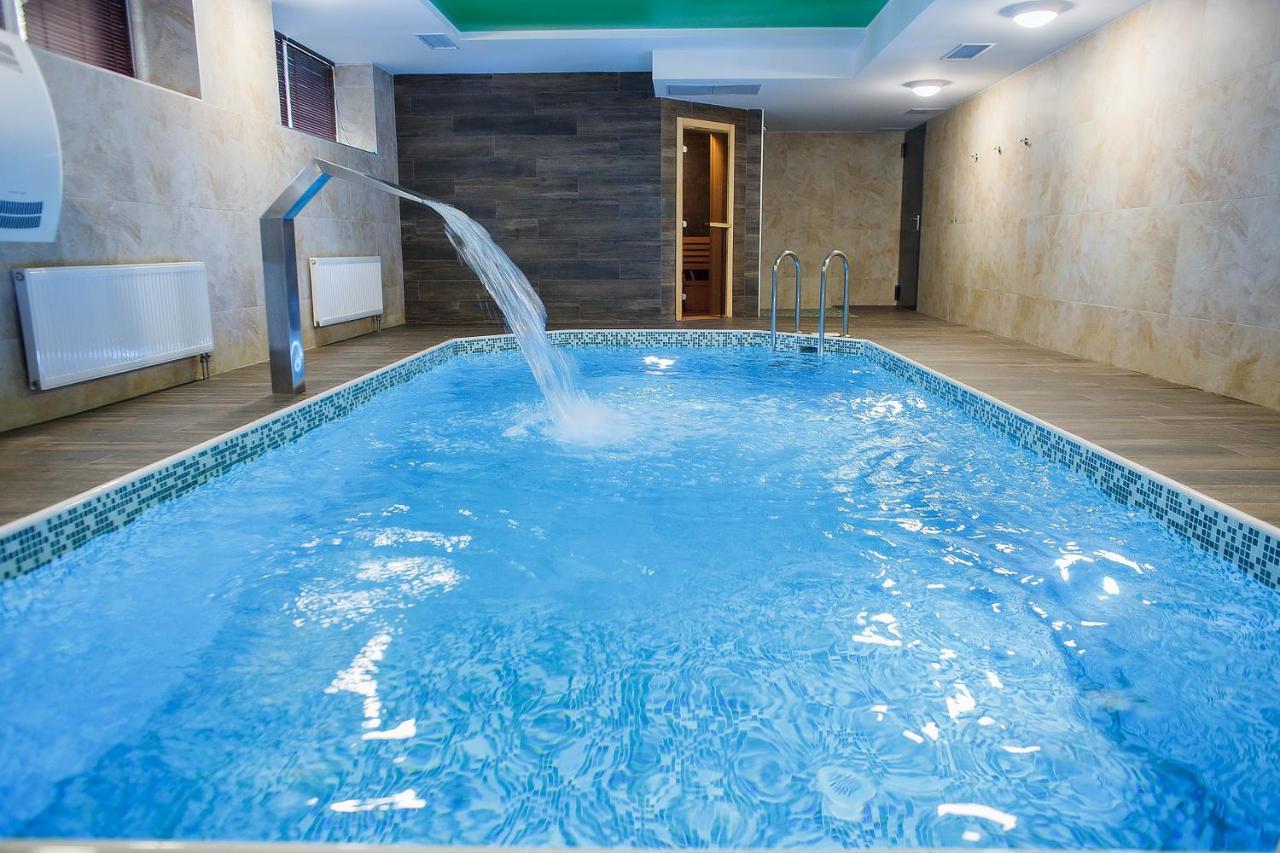 Olimpiyskiy Hotel Minsk Exterior foto